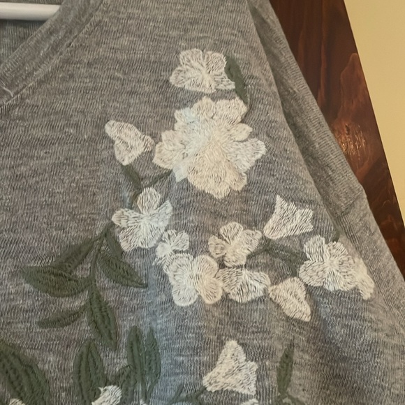 Beautiful barely worn knit top - Picture 2 of 4